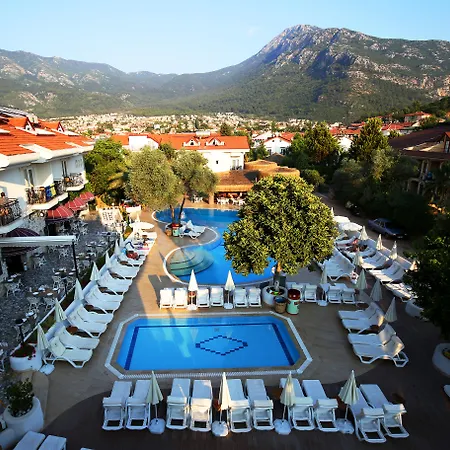 Pinehill & Hotel 3*
