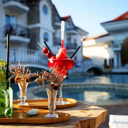 Pinehill & Hotel 3*