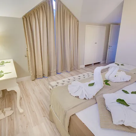 Pinehill Hotel&suites