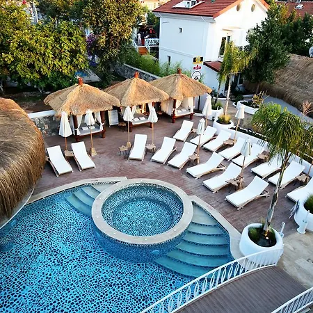 Pinehill Hotel&suites