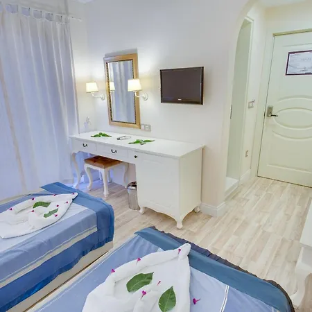 Pinehill Hotel&suites