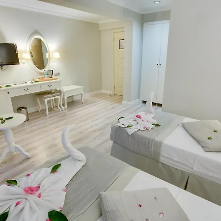 Pinehill Hotel&suites Hotel