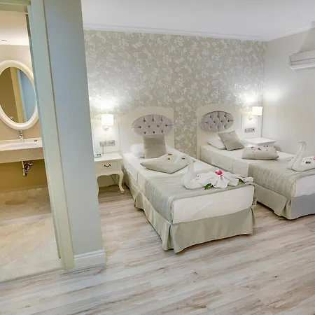Pinehill Hotel&suites